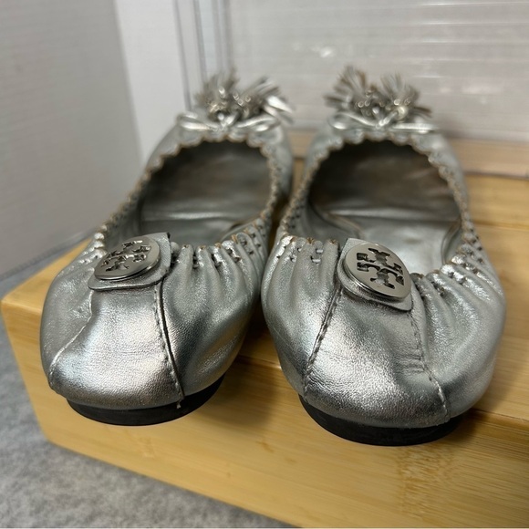 Tory Burch Reese Gold Metallic Ballet Leather Flats w/ Tassels Size 7.5 - Picture 4 of 6